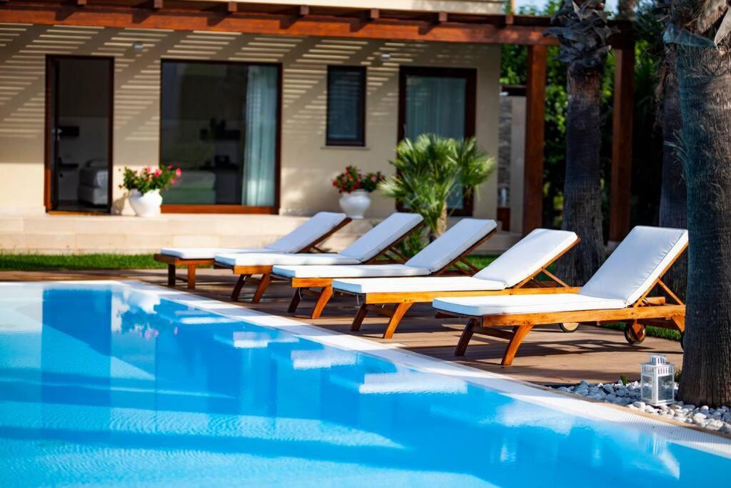 Spaziosa Villa Con Piscina E Giardino, Polignano A Mare Kültér fotó