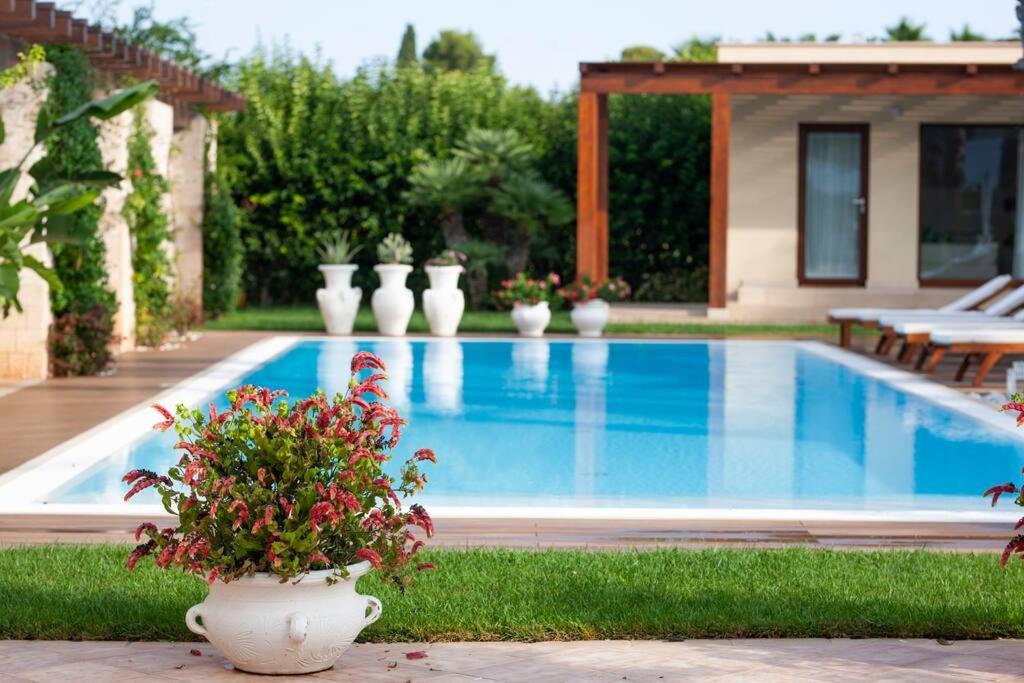 Spaziosa Villa Con Piscina E Giardino, Polignano A Mare Kültér fotó